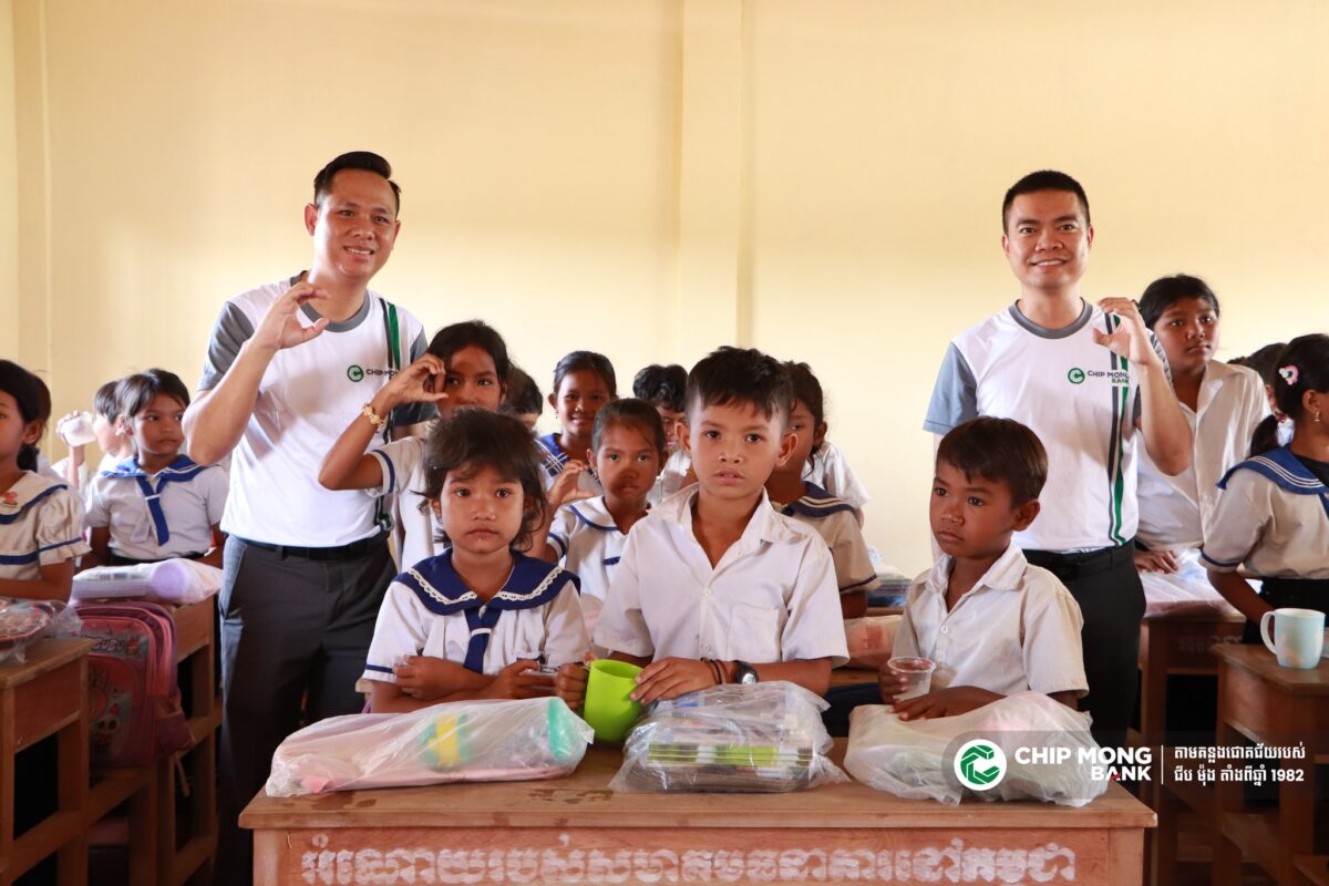 ធនាគារ ជីប ម៉ុង ចូល​រួម​ចំណែក​កែលម្អ​វិស័យ​អប់រំ​នៅ​ខេត្ត​កំពង់​ធំ