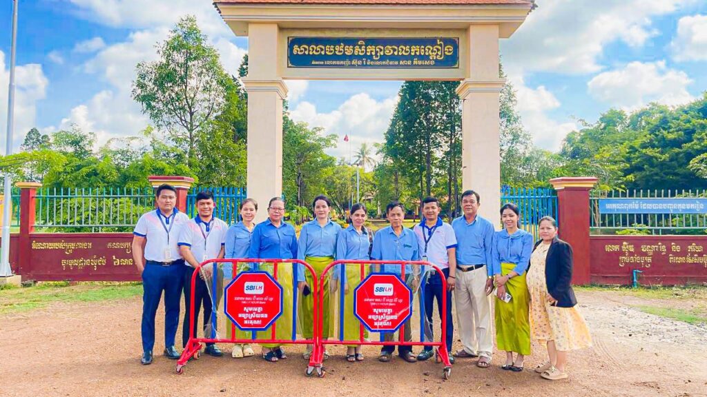 ធនាគារ អេស ប៊ី អាយ លី ហួរ ផ្ដល់រនាំងសុវត្ថិភាពចរាចរណ៍ ២០០ ដល់ ១០០សាលាទូទាំងប្រទេស