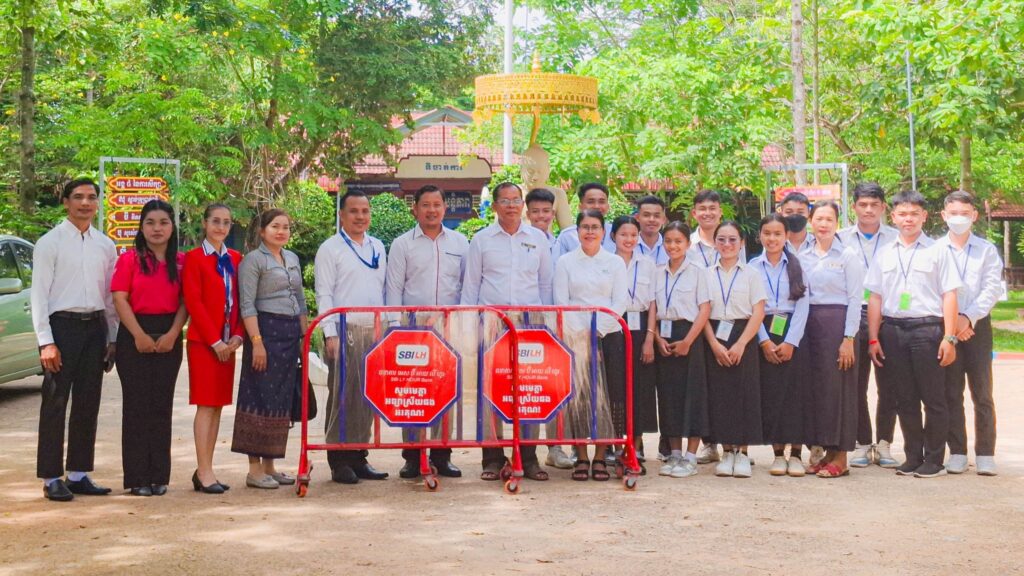 ធនាគារ អេស ប៊ី អាយ លី ហួរ ផ្ដល់រនាំងសុវត្ថិភាពចរាចរណ៍ ២០០ ដល់ ១០០សាលាទូទាំងប្រទេស