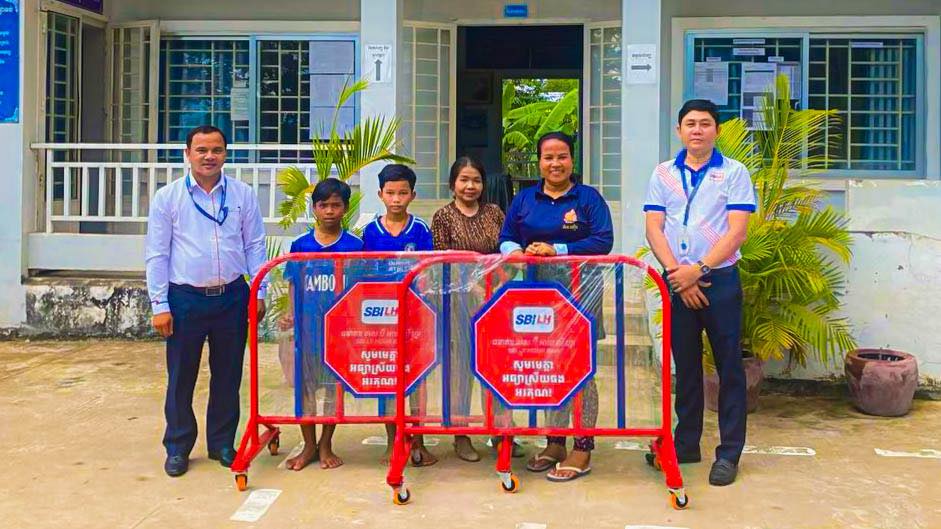 ធនាគារ អេស ប៊ី អាយ លី ហួរ ផ្ដល់រនាំងសុវត្ថិភាពចរាចរណ៍ ២០០ ដល់ ១០០សាលាទូទាំងប្រទេស