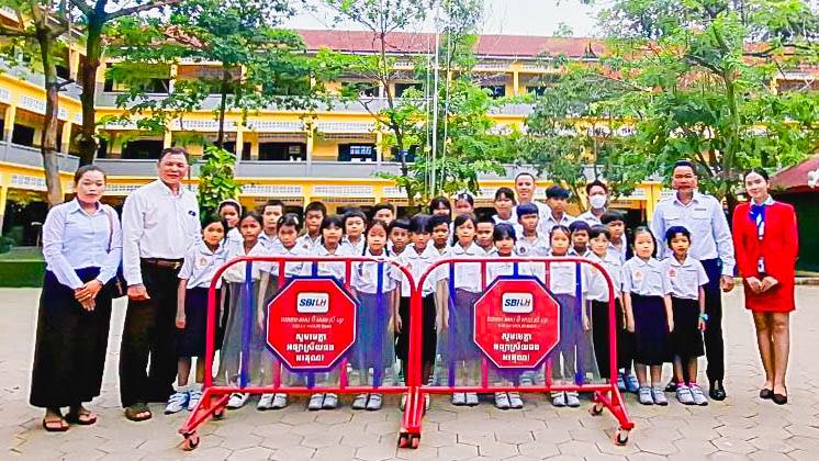ធនាគារ អេស ប៊ី អាយ លី ហួរ ផ្ដល់រនាំងសុវត្ថិភាពចរាចរណ៍ ២០០ ដល់ ១០០សាលាទូទាំងប្រទេស