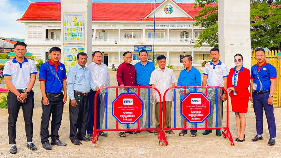 ធនាគារ អេស ប៊ី អាយ លី ហួរ ផ្ដល់រនាំងសុវត្ថិភាពចរាចរណ៍ ២០០ ដល់ ១០០សាលាទូទាំងប្រទេស