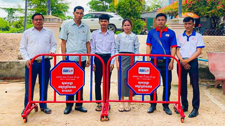 ធនាគារ អេស ប៊ី អាយ លី ហួរ ផ្ដល់រនាំងសុវត្ថិភាពចរាចរណ៍ ២០០ ដល់ ១០០សាលាទូទាំងប្រទេស