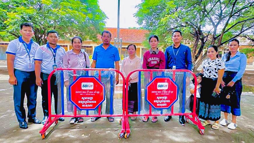 ធនាគារ អេស ប៊ី អាយ លី ហួរ ផ្ដល់រនាំងសុវត្ថិភាពចរាចរណ៍ ២០០ ដល់ ១០០សាលាទូទាំងប្រទេស